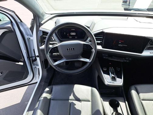 Glacier White Metallic 2023 Audi Q4 e-tron Premium Plus 40 RWD