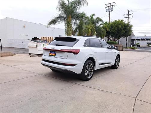 2021 Audi e-tron Premium Plus