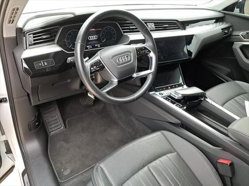 2021 Audi e-tron Premium Plus