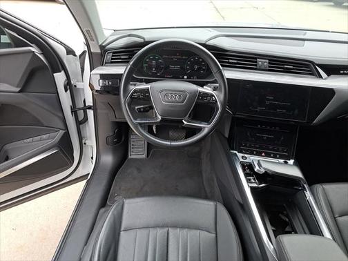 2021 Audi e-tron Premium Plus