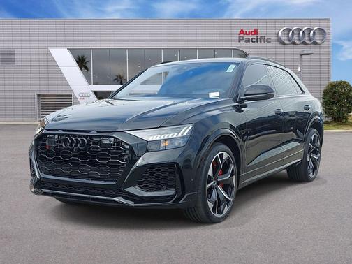 Mythos Black Metallic 2023 Audi RS Q8 4.0T
