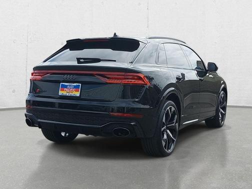 Mythos Black Metallic 2023 Audi RS Q8 4.0T