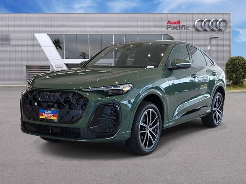 District Green Metallic 2026 Audi Q5 Sportback Premium Plus TFSI quattro S tronic