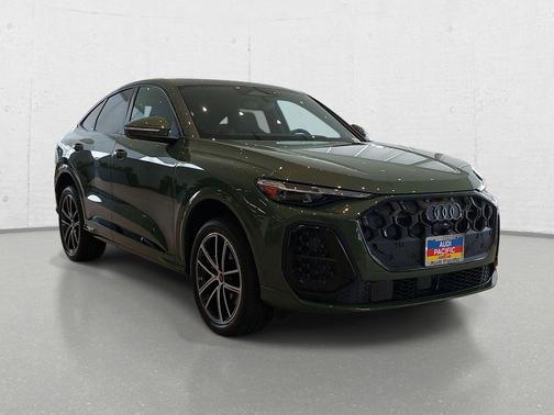 District Green Metallic 2026 Audi Q5 Sportback Premium Plus TFSI quattro S tronic