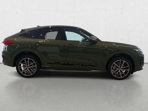 District Green Metallic 2026 Audi Q5 Sportback Premium Plus TFSI quattro S tronic