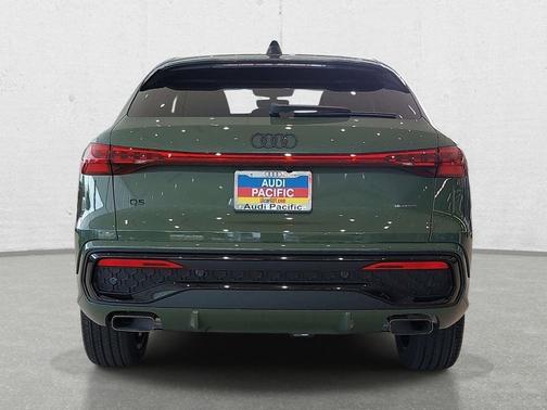 District Green Metallic 2026 Audi Q5 Sportback Premium Plus TFSI quattro S tronic