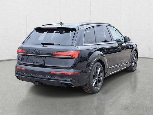 Mythos Black Metallic 2026 Audi Q7 55 Premium Plus