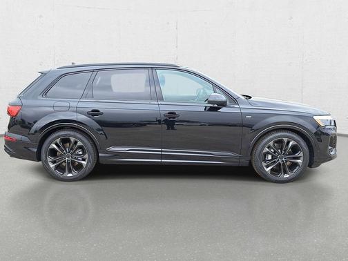 Mythos Black Metallic 2026 Audi Q7 55 Premium Plus