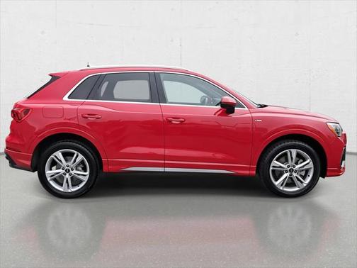 2022 Audi Q3 45 S line Premium
