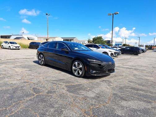 Mythos Black Metallic 2025 Audi A6 e-tron Prestige