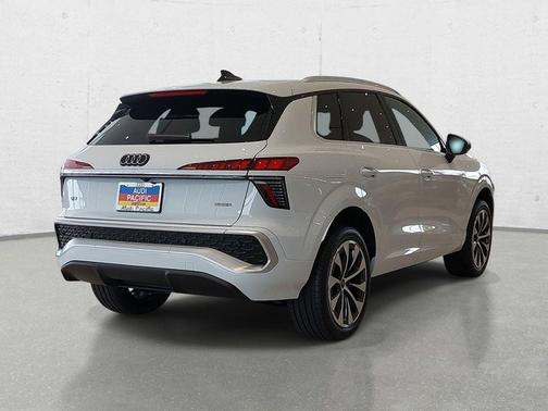 Glacier White Metallic 2026 Audi Q3 TFSI quattro S tronic