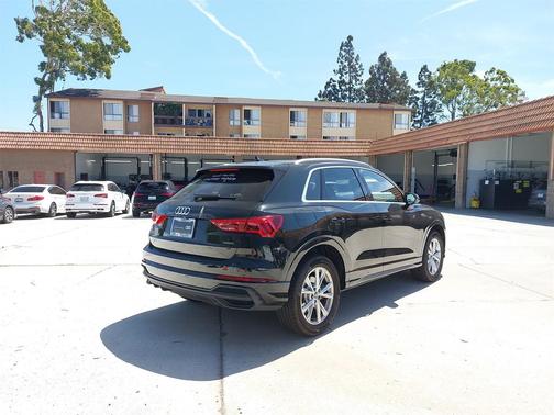2025 Audi Q3 Premium 45 TFSI S line quattro Tiptronic