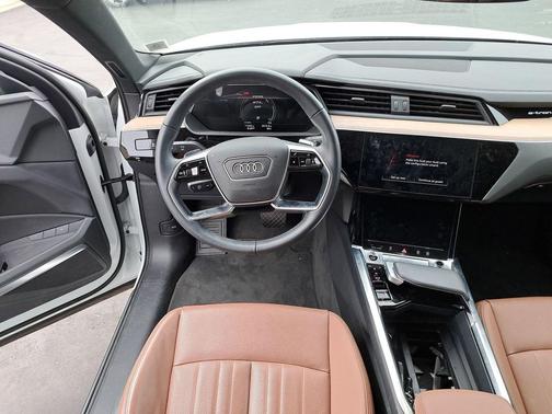 Glacier White Metallic 2024 Audi Q8 e-tron Premium Plus