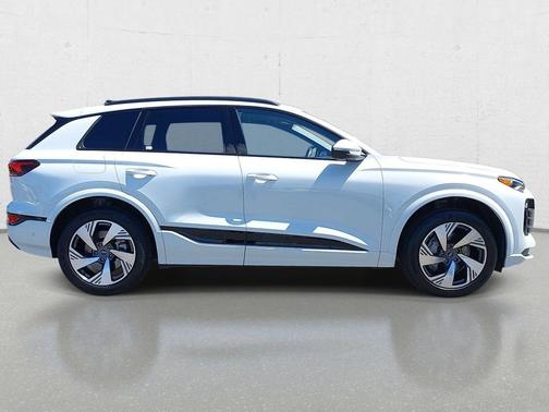 Glacier White Metallic 2025 Audi Q6 e-tron Premium quattro