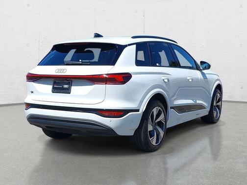 Glacier White Metallic 2025 Audi Q6 e-tron Premium quattro