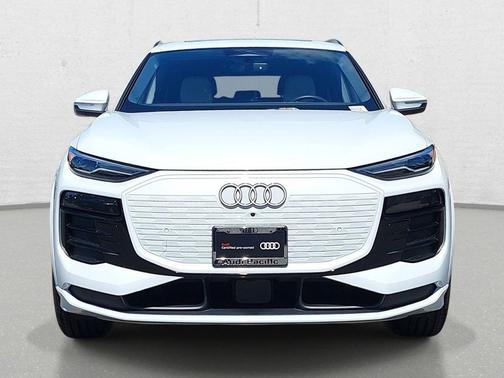 Glacier White Metallic 2025 Audi Q6 e-tron Premium quattro