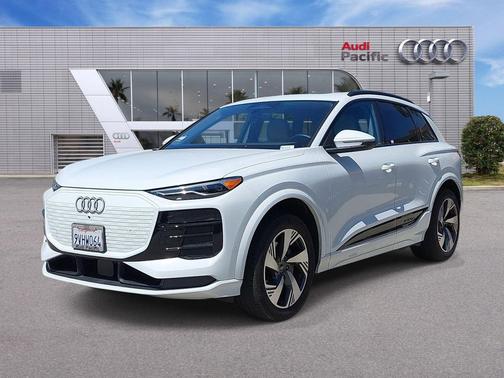 Glacier White Metallic 2025 Audi Q6 e-tron Premium quattro