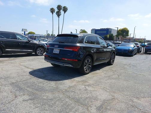 Mythos Black Metallic 2021 Audi Q5 45 Premium