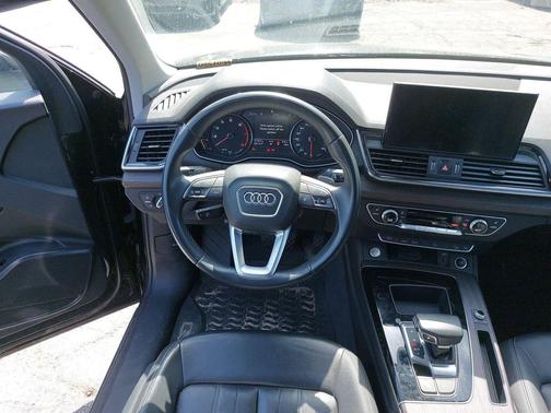 Mythos Black Metallic 2021 Audi Q5 45 Premium