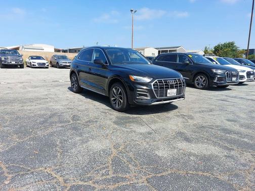Mythos Black Metallic 2021 Audi Q5 45 Premium