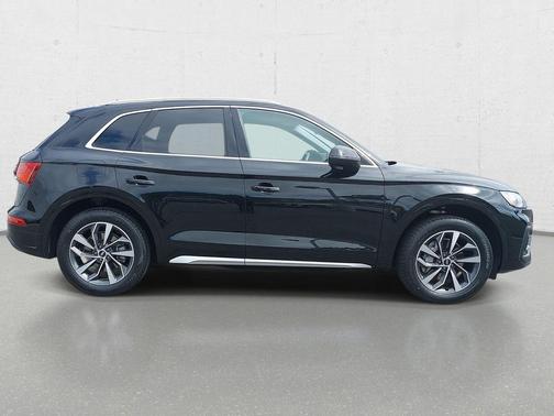 Mythos Black Metallic 2021 Audi Q5 45 Premium