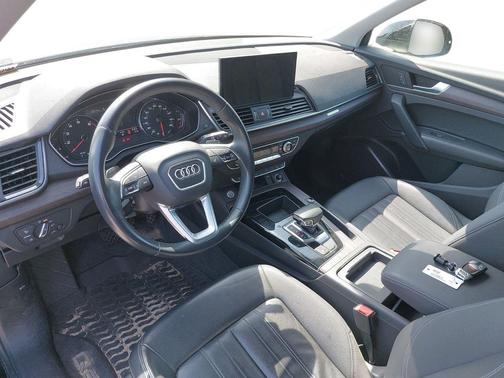 Mythos Black Metallic 2021 Audi Q5 45 Premium