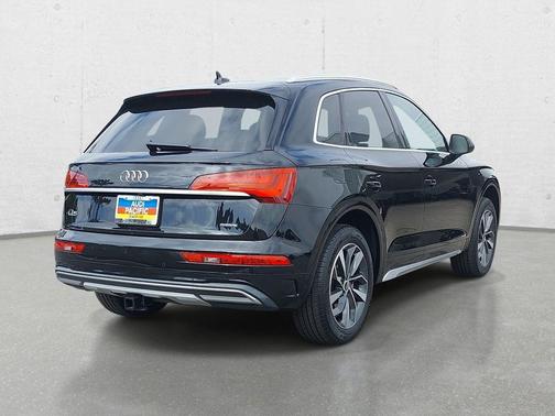 Mythos Black Metallic 2021 Audi Q5 45 Premium