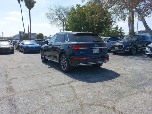 Mythos Black Metallic 2021 Audi Q5 45 Premium