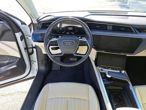 2024 Audi Q8 e-tron Premium Plus