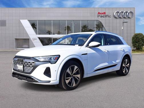 2024 Audi Q8 e-tron Premium Plus