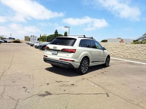 2022 Audi Q7 45 Premium Plus