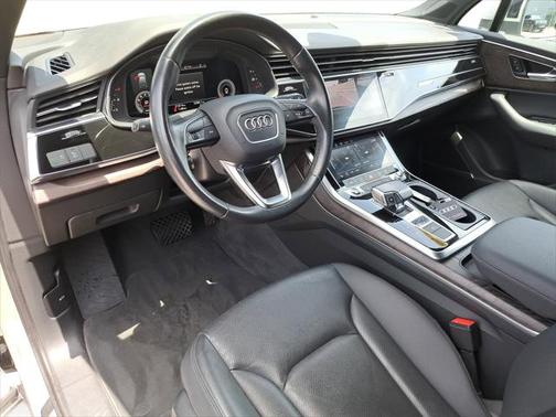2022 Audi Q7 45 Premium Plus