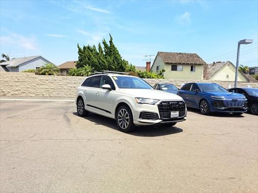 2022 Audi Q7 45 Premium Plus