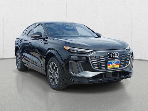 Mythos Black Metallic 2027 Audi Q6 e-tron Sportback Premium quattro
