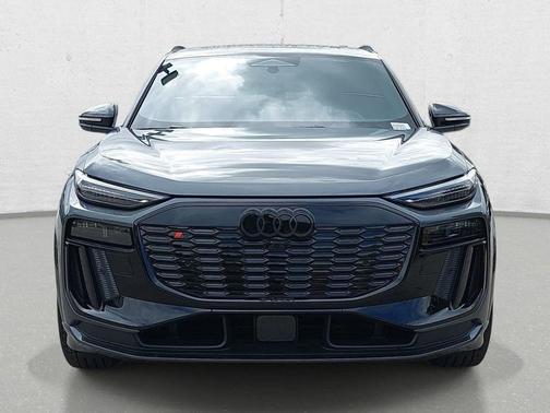 Daytona Gray Pearl Effect 2027 Audi SQ6 e-tron Premium Plus quattro
