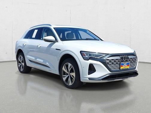 Glacier White Metallic 2024 Audi Q8 e-tron Premium Plus