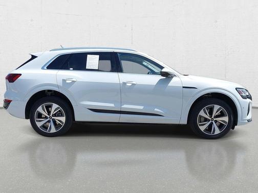 Glacier White Metallic 2024 Audi Q8 e-tron Premium Plus