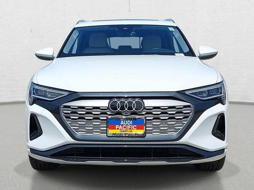 Glacier White Metallic 2024 Audi Q8 e-tron Premium Plus