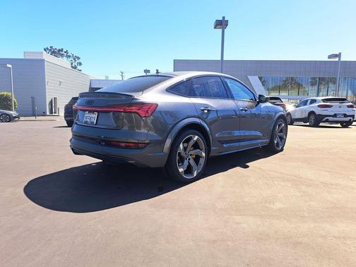 Daytona Gray Pearl Effect 2023 Audi e-tron S Sportback Prestige quattro