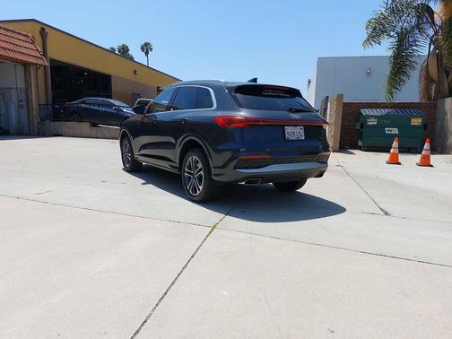 Tambora Gray Metallic 2025 Audi Q5 Premium TFSI quattro S tronic