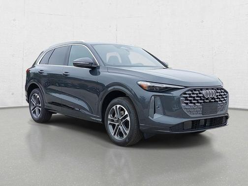 Tambora Gray Metallic 2026 Audi Q5 Premium Plus TFSI quattro S tronic