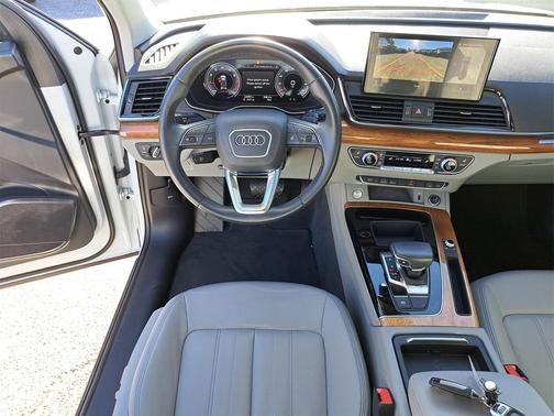 2022 Audi Q5 45 S line Premium Plus