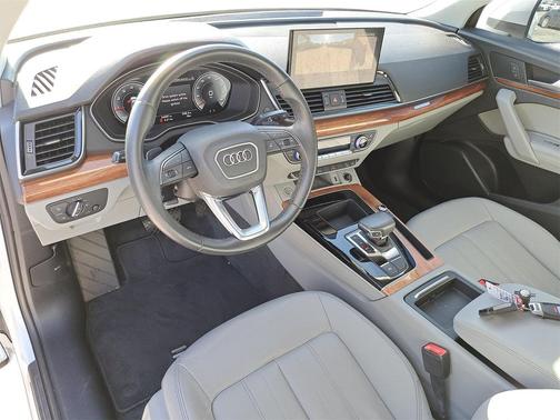 2022 Audi Q5 45 S line Premium Plus