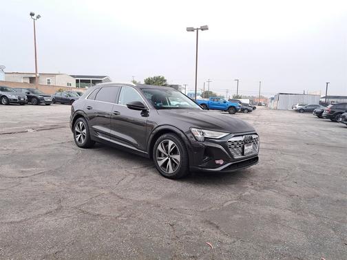 2024 Audi Q8 e-tron Premium Plus