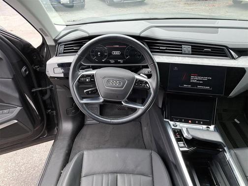 2024 Audi Q8 e-tron Premium Plus
