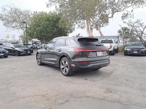 2024 Audi Q8 e-tron Premium Plus