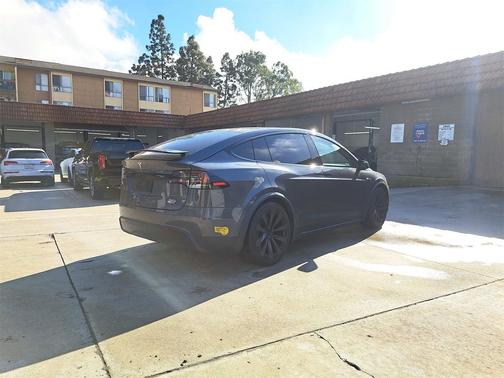 2022 Tesla Model X Plaid Tri Motor All-Wheel Drive