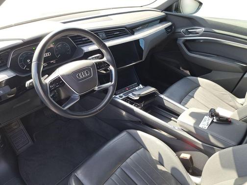 Brilliant Black 2023 Audi e-tron Premium quattro