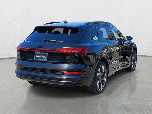 Brilliant Black 2023 Audi e-tron Premium quattro