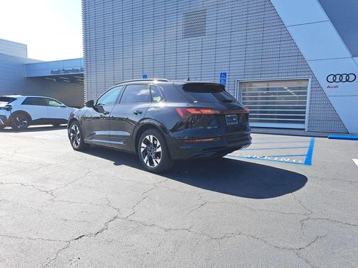 Brilliant Black 2023 Audi e-tron Premium quattro